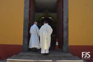 Solemne función religiosa en el templo de Lomo Magullo en honor de la Virgen de las Nieves/Francisco Javier Santana.